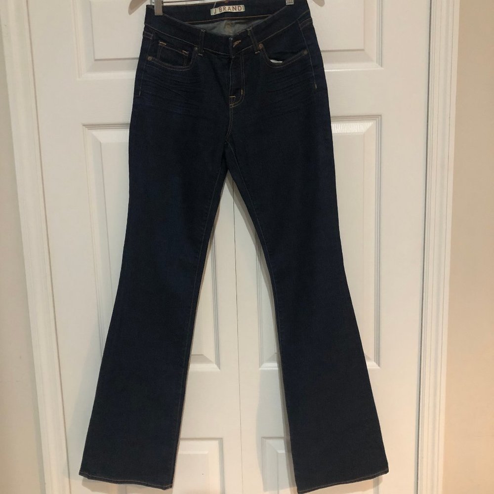 J BRAND CURVY FIT MID RISE BOOT LEG JEANS  Size 30